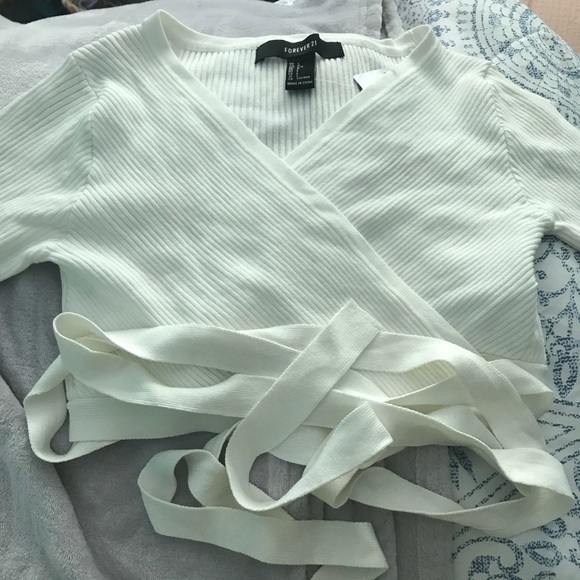 Forever 21 crossover tie crop top - Picture 2 of 3